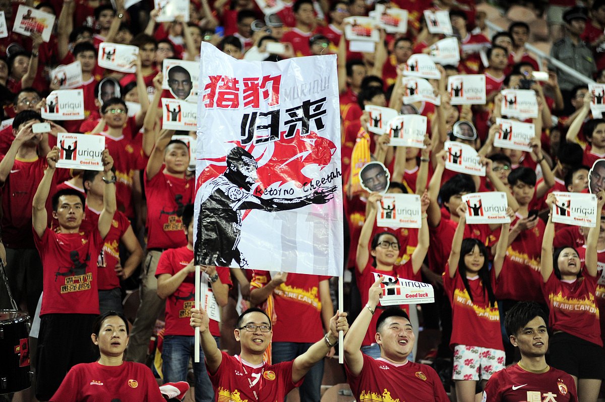 热门球队抢滩赛场,斗志昂扬迎战强手 热门球队抢滩赛场,斗志昂扬迎战强手